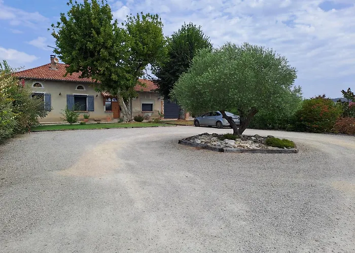 Petit coin de paradis, calme et confort garantie ! Chambre indépendante dans une dépendance !